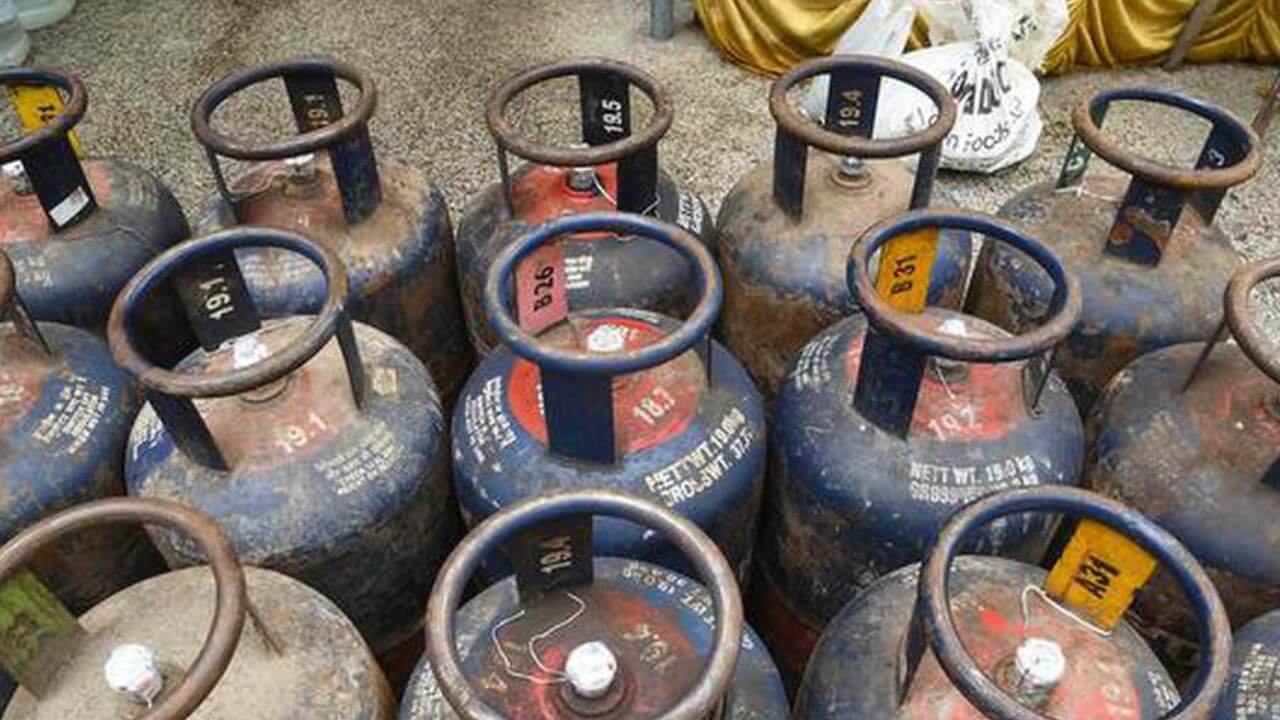 व्यावसायिक एलपीजी सिलेंडरच्या दरात घट; आजपासून दरात 58.5 रूपयांची कपात