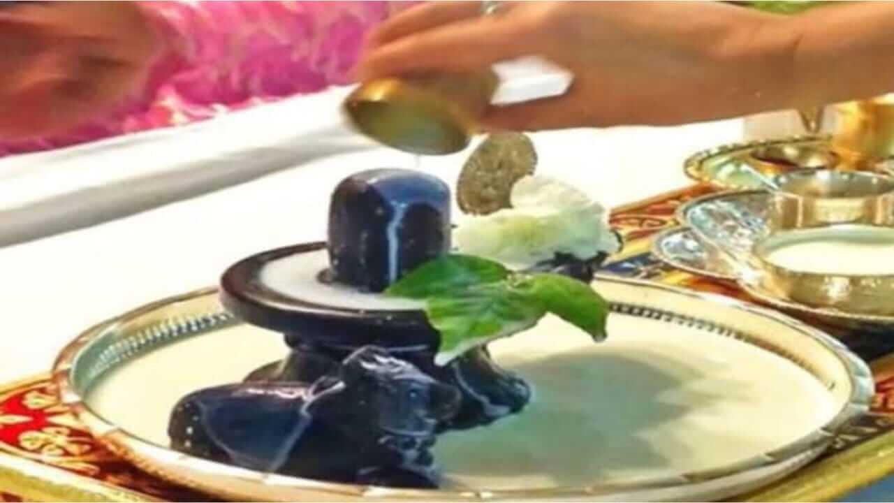 श्रावण महिन्याची सुरुवात करा दररोज सकाळी 'या' पवित्र शिव मंत्रांचा जप करून, पूर्ण होतील सर्व मनोकामना