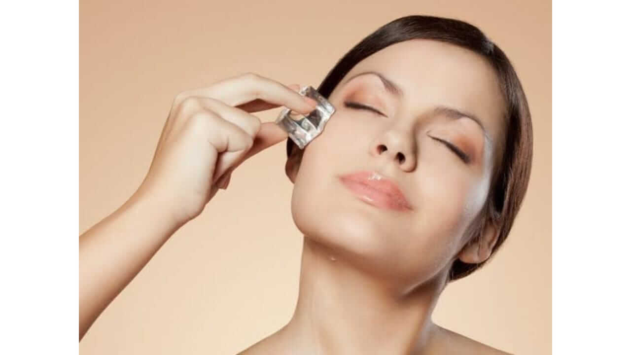 चेहरा बर्फाने मालिश केल्याने मिळतील मोठे फायदे, चेहरा होईल चमकदार
