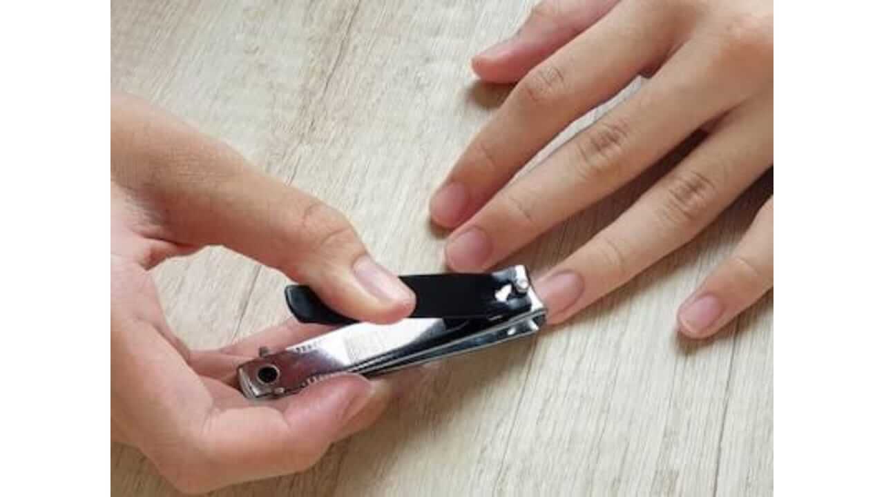 नखं कोणत्या दिवशी कापावे? शास्त्र काय सांगते, जाणून घ्या...