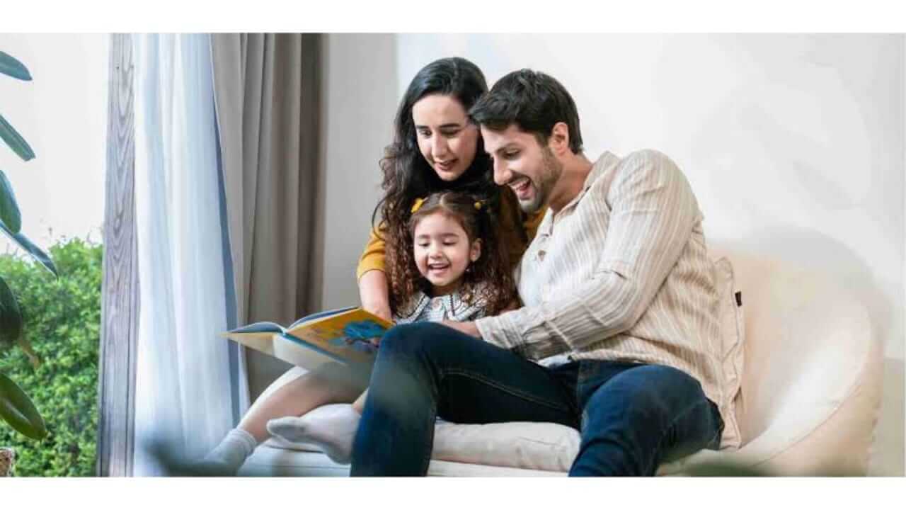 तुम्हाला तुमच्या मुलांना भावनिकदृष्ट्या मजबूत बनवायचे आहे का? 'या' सोप्या टिप्स फॉलो करा